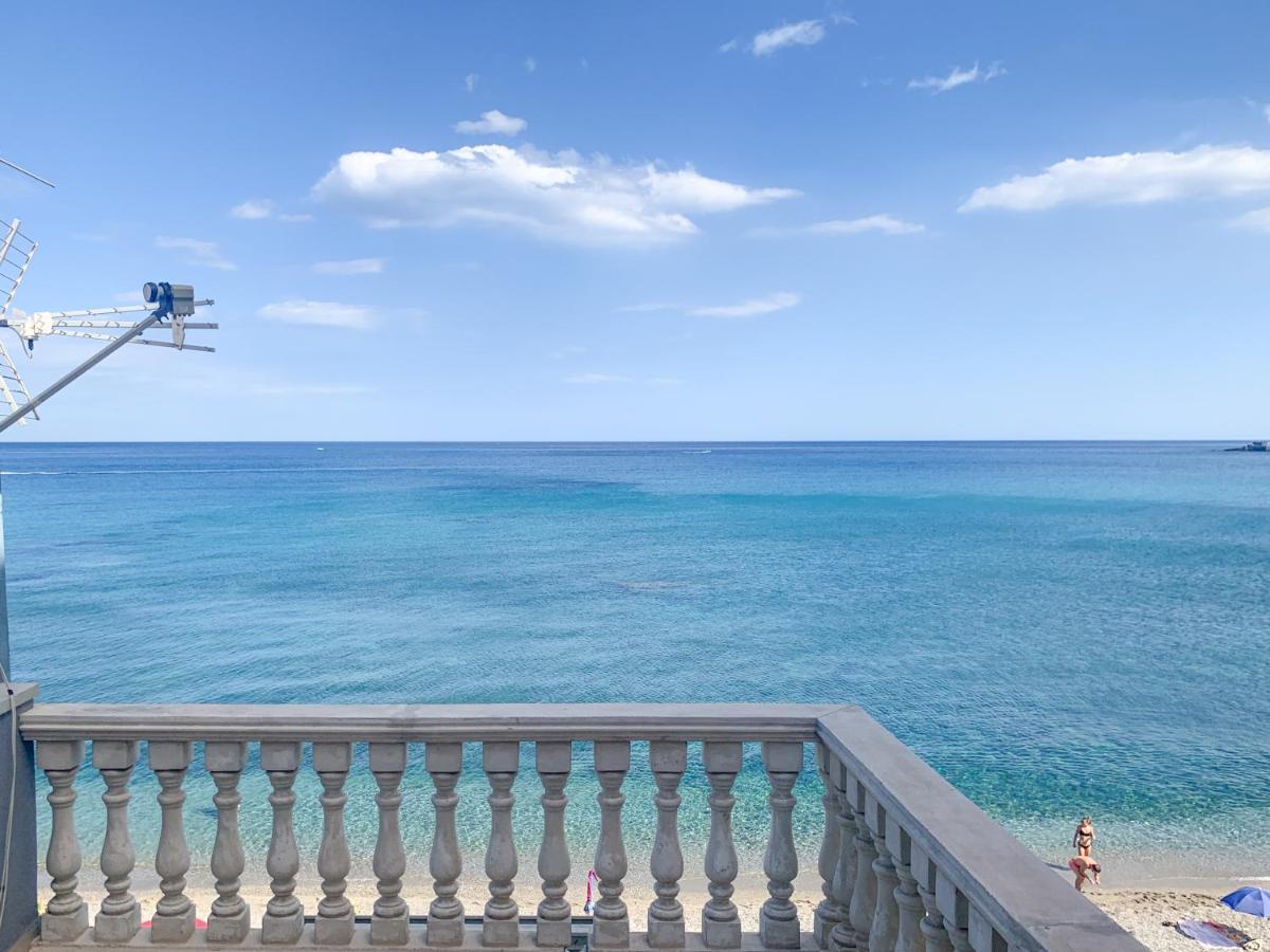 Maremare Apartments Giardini Naxos Exterior photo
