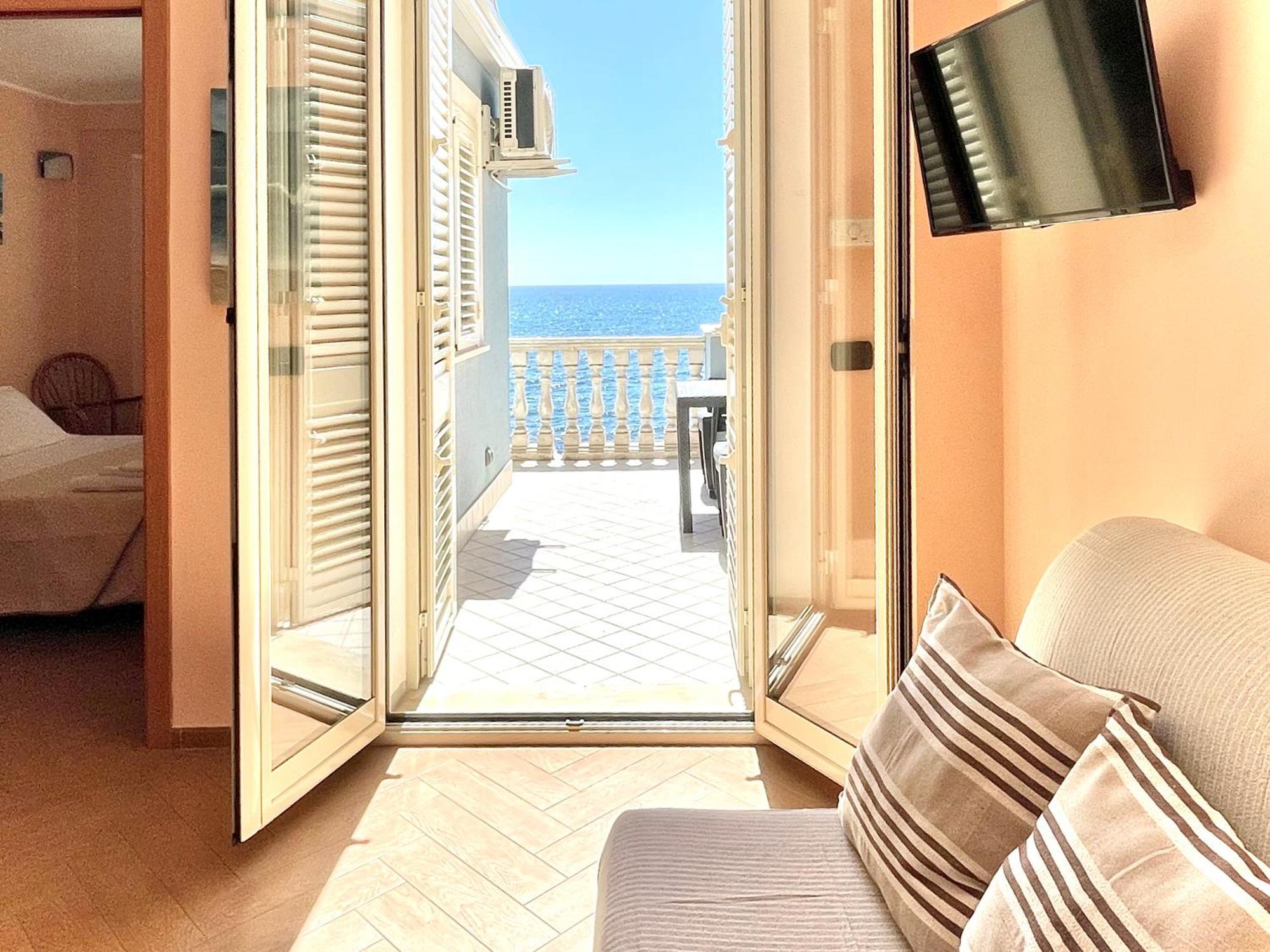 Maremare Apartments Giardini Naxos Exterior photo